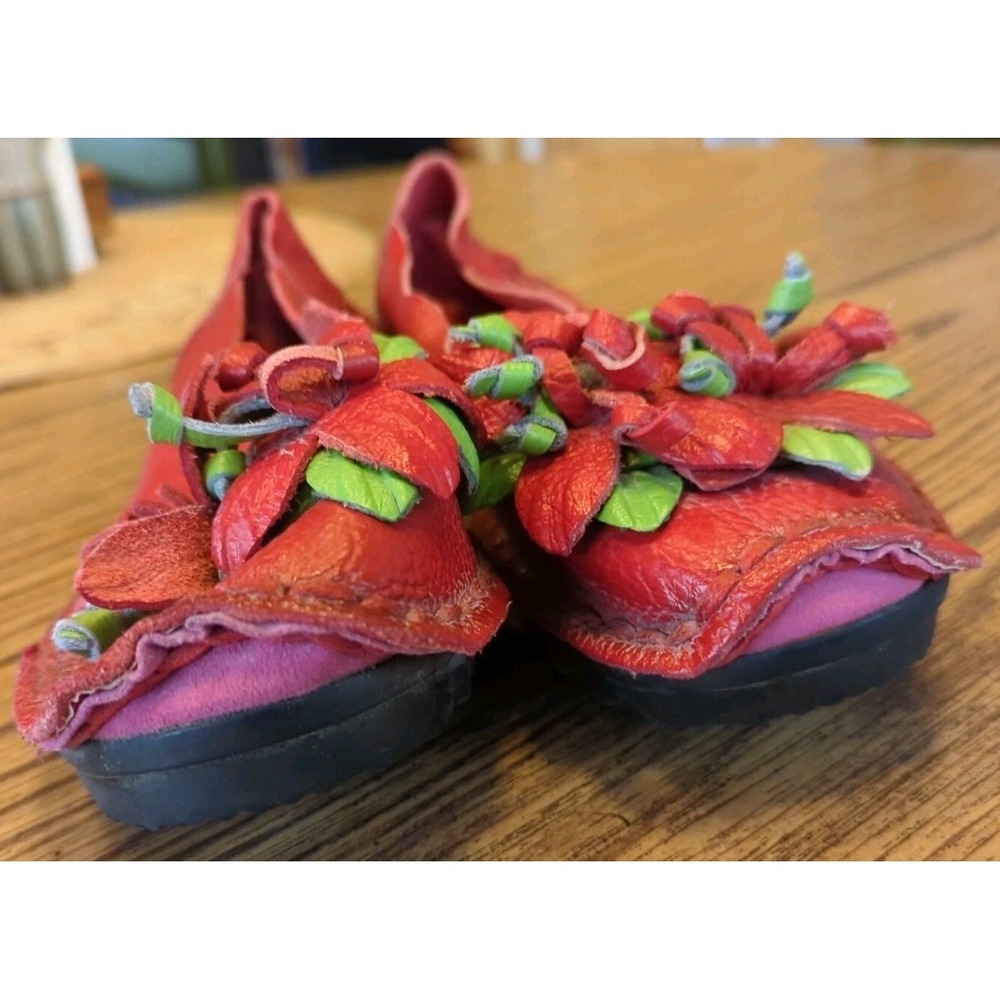 Tin Rui Shoes Womens 9 (260) Slip On Loafers Red & Green Flowers Leather Shoes - Picture 4 of 9